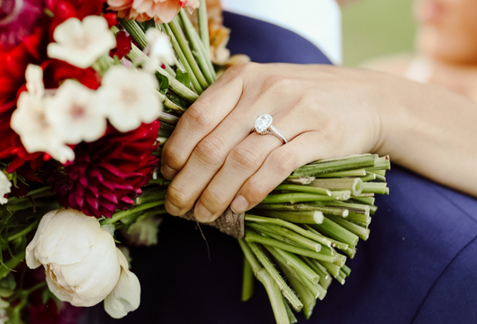 Oval Cut vs Pear Cut: What's the Difference?