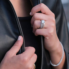 Load image into Gallery viewer, Essence Round White Gold Engagement Ring