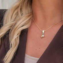 Load image into Gallery viewer, Oyster Diamond Pendant Necklace