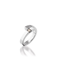 Load image into Gallery viewer, Women's 14 karat White Gold Pivot Diamond Ring