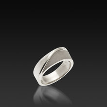 Load image into Gallery viewer, Men's 14 karat White Gold Eclipse Band