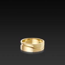 Load image into Gallery viewer, 18-karat Men's Yellow Gold Waves Wedding Band
