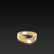 Load image into Gallery viewer, Men's 14 karat Yellow Gold Curvalinear Band