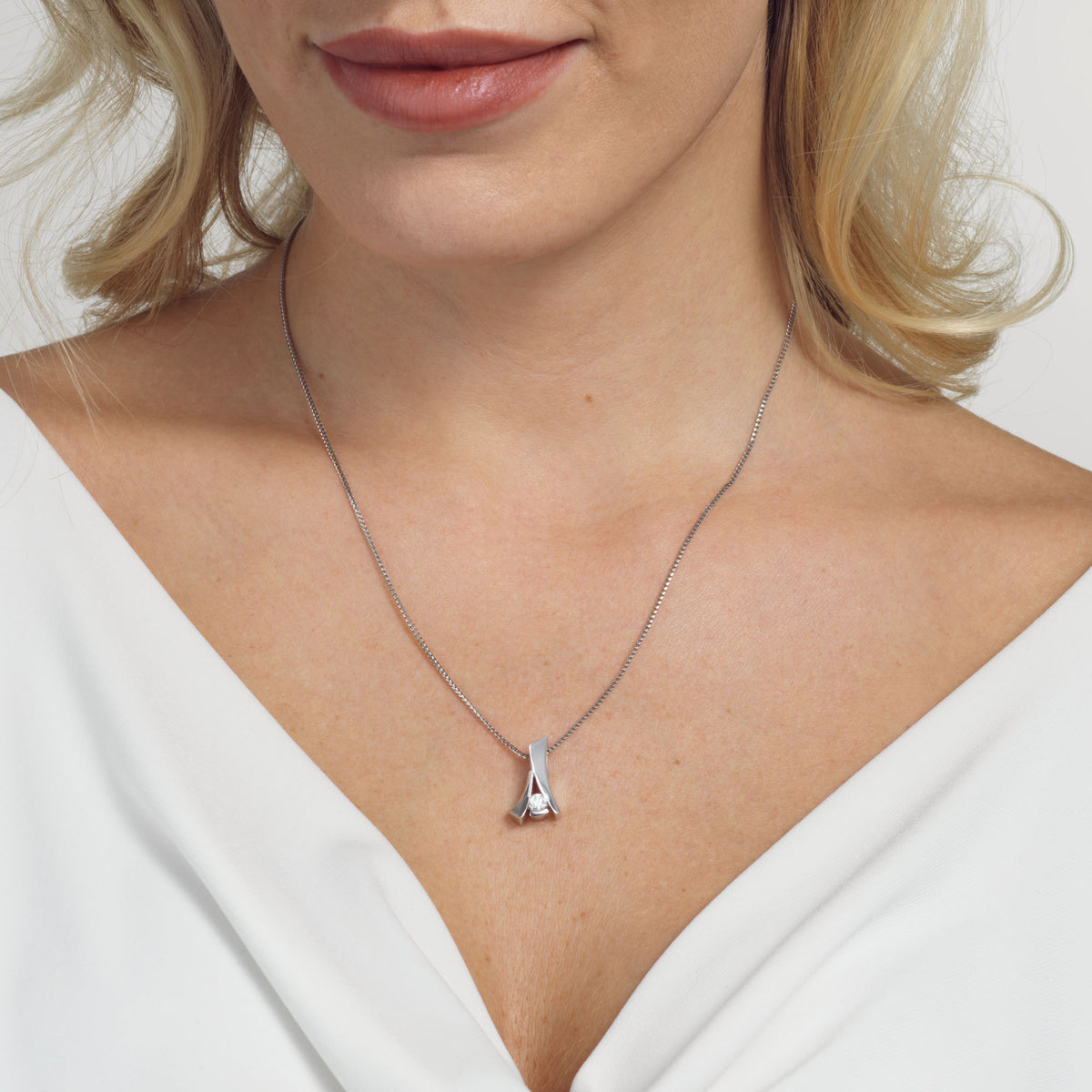 Oyster Small Solitaire Diamond Pendant Necklace – John Atencio