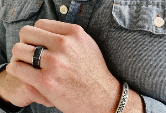 Timeless Customization: Personalized Wedding Bands for Father's Day