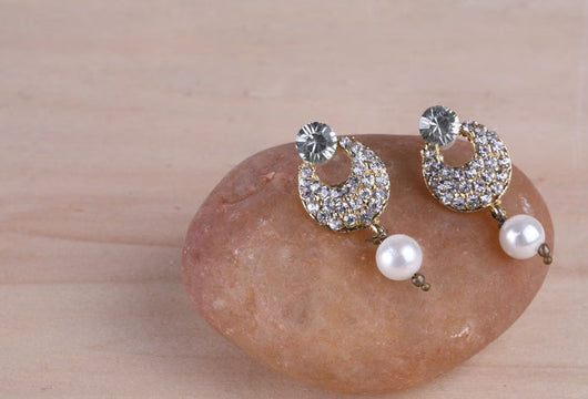 A Buyer's Guide to 1 and 2 Carat Diamond Leverback Earrings