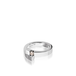 Women's 14 karat White Gold Pivot Diamond Ring