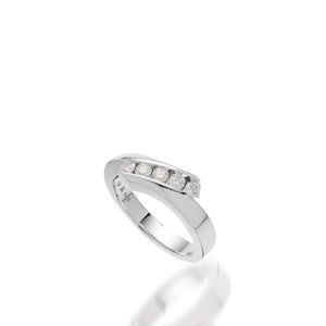 Women's 14 karat white gold Boundless Diamond Ring