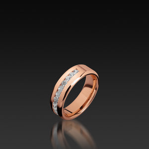Rose Gold Beveld Band with Diamonds